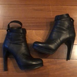 Authentic Costume National black platform booties w stitch & ankle wrap Sz 37